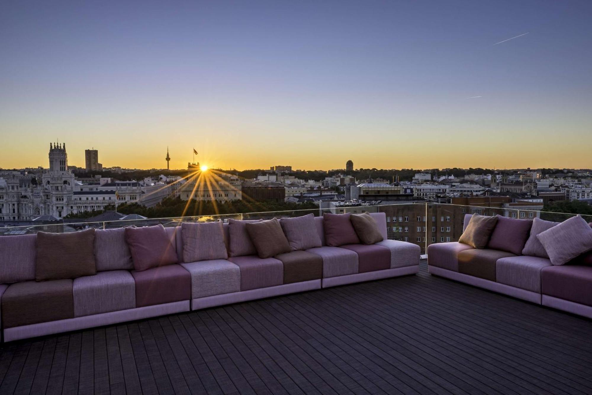 Nh Collection Madrid Suecia Hotel Bagian luar foto View from the rooftop
