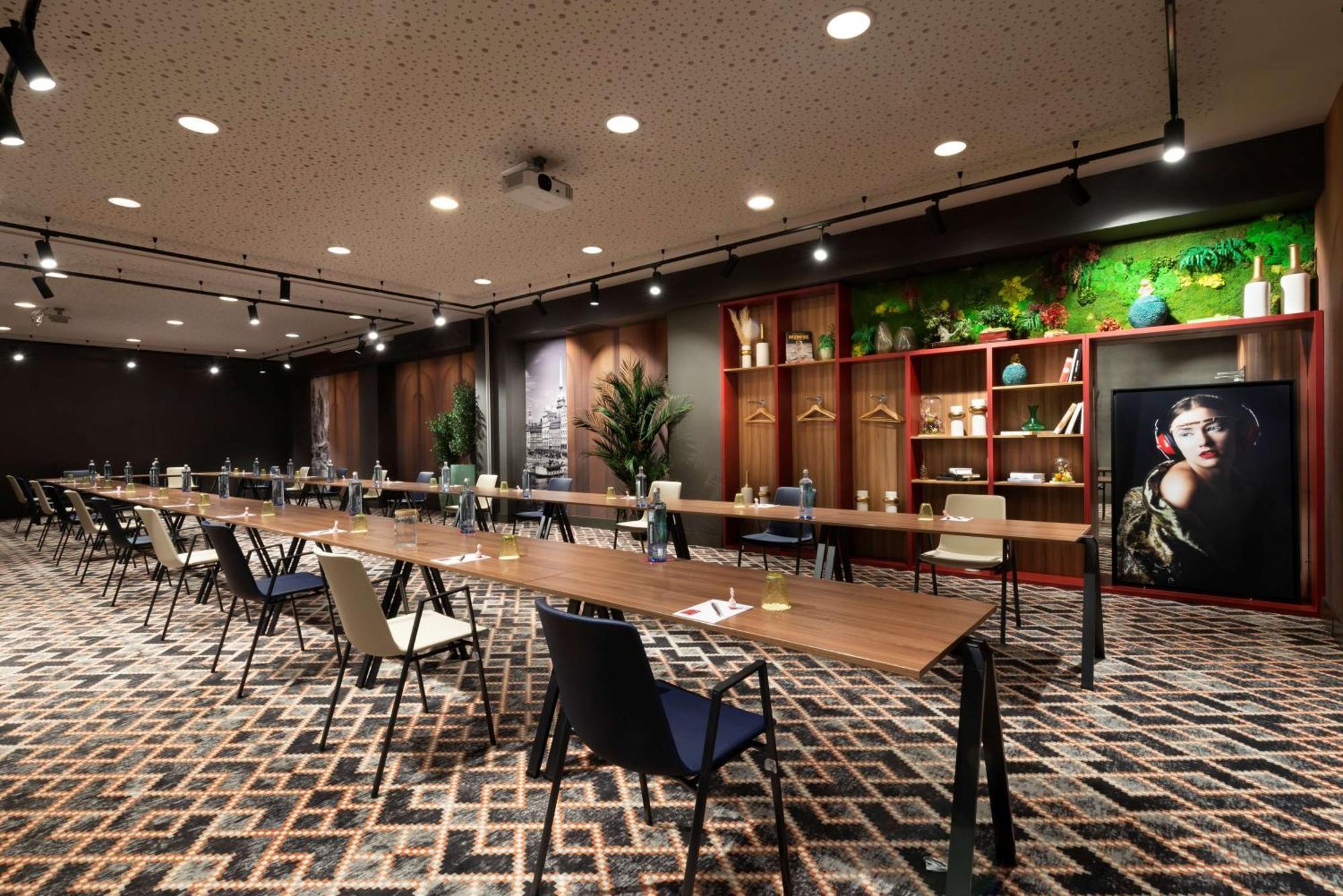 Nh Collection Madrid Suecia Hotel Bagian luar foto The interior of the library
