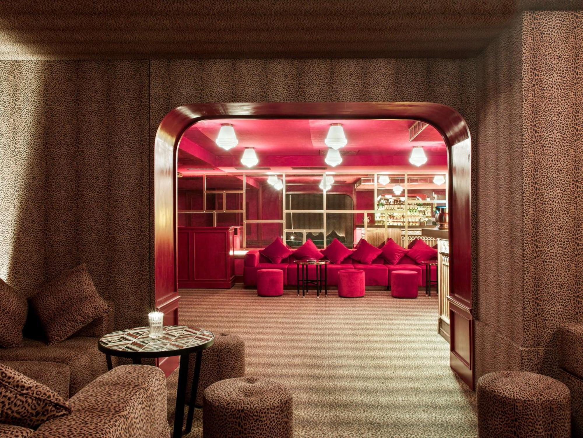 Nh Collection Madrid Suecia Hotel Bagian luar foto The interior of the nightclub
