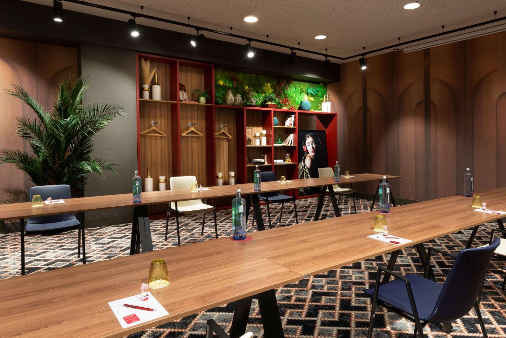 Nh Collection Madrid Suecia Hotel Bagian luar foto Meeting room