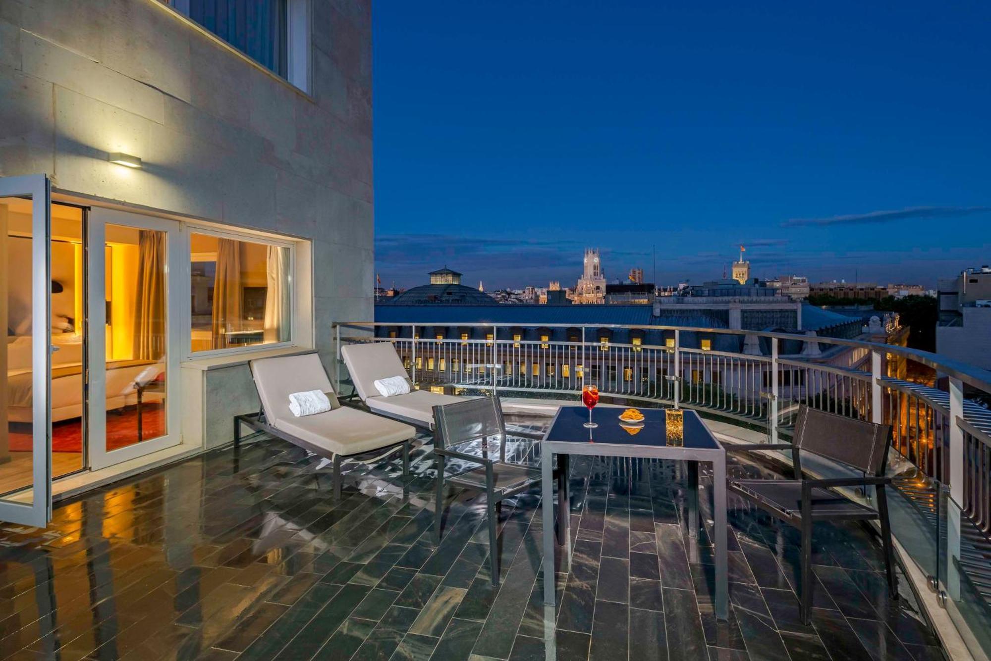 Nh Collection Madrid Suecia Hotel Bagian luar foto A balcony at the Mandarin Oriental, Vienna