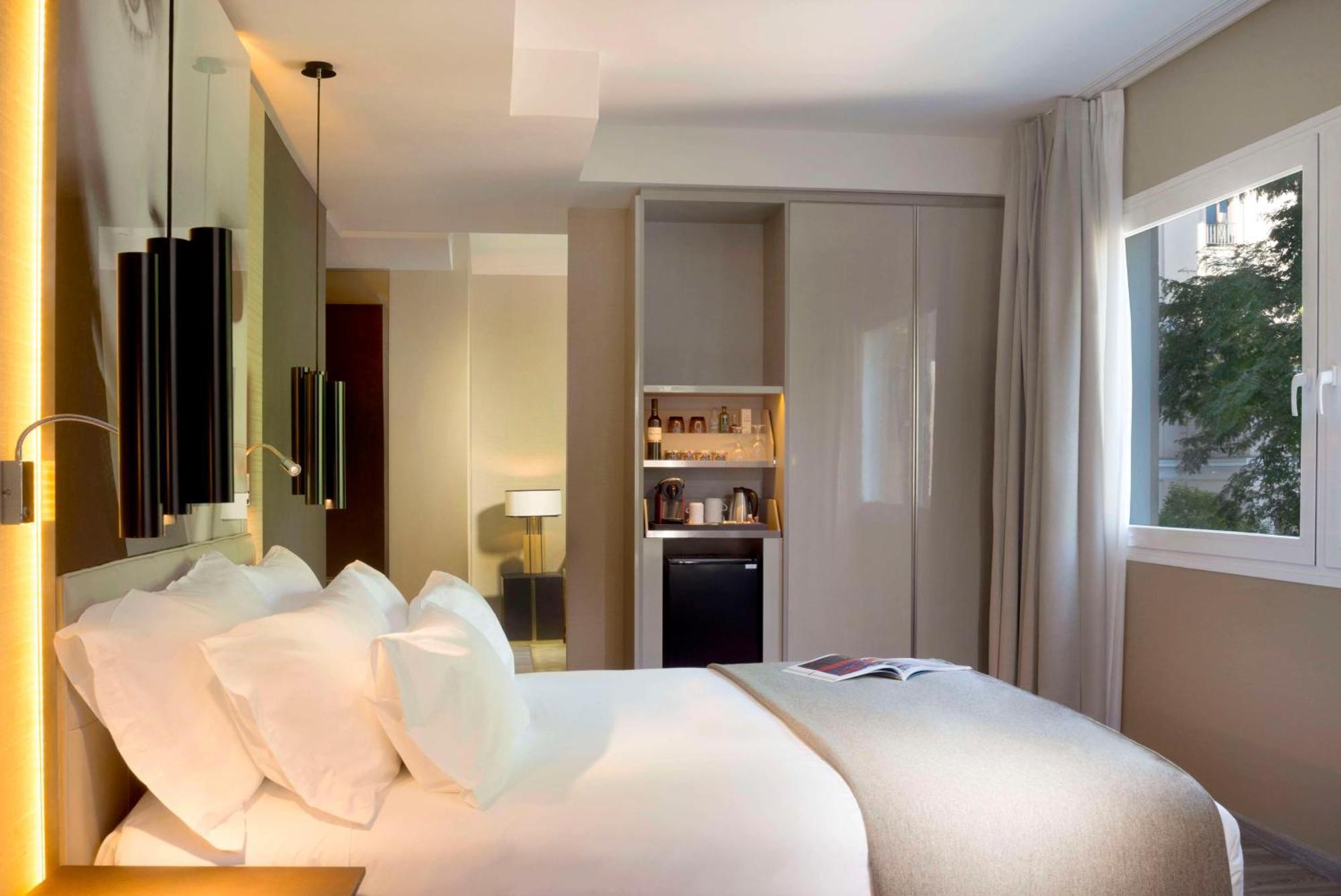 Nh Collection Madrid Suecia Hotel Bagian luar foto A typical room at the hotel