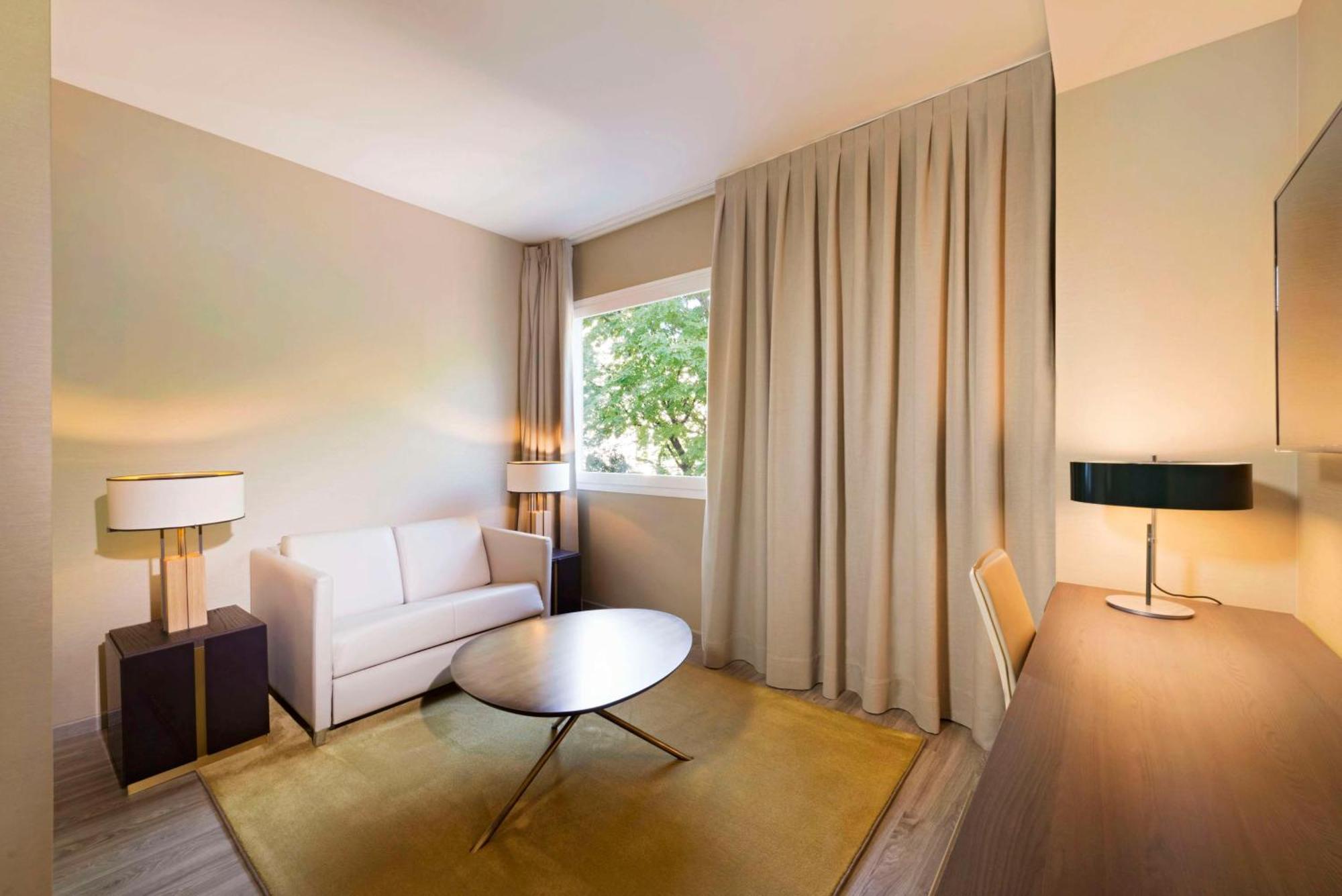 Nh Collection Madrid Suecia Hotel Bagian luar foto A room at the hotel